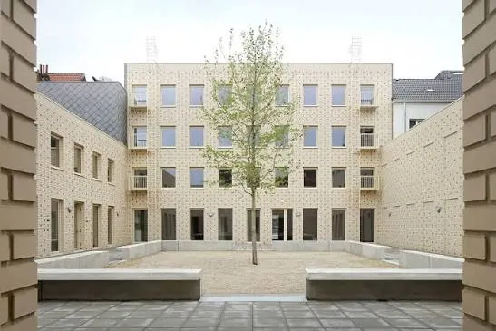 Binnenplein van het gebouw aan de Klapdorp in Antwerpen